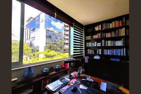 Apartamento à venda com 202m², 4 quartos e 1 vaga