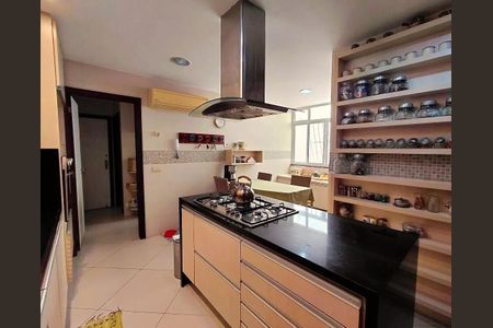 Apartamento à venda com 202m², 4 quartos e 1 vaga