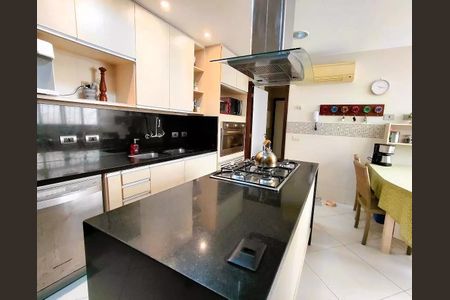 Apartamento à venda com 202m², 4 quartos e 1 vaga