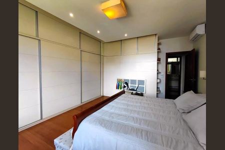 Apartamento à venda com 202m², 4 quartos e 1 vaga