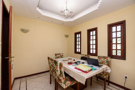 Casa à venda com 3 quartos, 195m² em Piratininga, Niterói