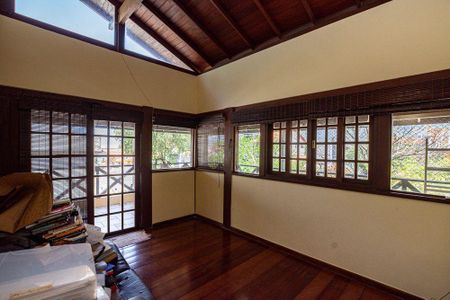 Casa à venda com 3 quartos, 195m² em Piratininga, Niterói
