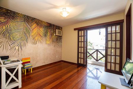 Casa à venda com 3 quartos, 195m² em Piratininga, Niterói