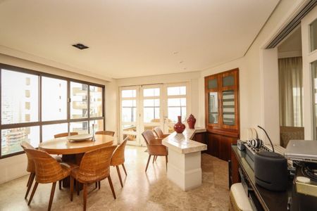Apartamento à venda com 3 quartos, 260m² em Vila Suzana, São Paulo