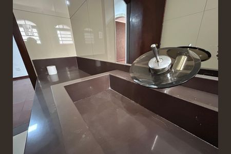 Casa à venda com 299m², 3 quartos e 5 vagas Casa à venda com 299m², 3 quartos e 5 vagasLavabo 1