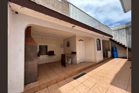 Casa à venda com 299m², 3 quartos e 5 vagas Casa à venda com 299m², 3 quartos e 5 vagasQuintal
