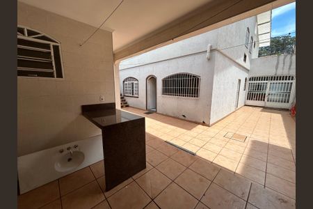 Casa à venda com 299m², 3 quartos e 5 vagas Casa à venda com 299m², 3 quartos e 5 vagasChurrasqueira