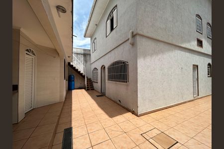Casa à venda com 299m², 3 quartos e 5 vagas Casa à venda com 299m², 3 quartos e 5 vagasQuintal