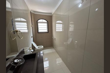 Casa à venda com 299m², 3 quartos e 5 vagas Casa à venda com 299m², 3 quartos e 5 vagasLavabo 1