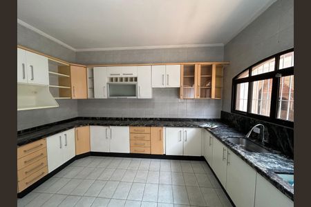 Casa à venda com 299m², 3 quartos e 5 vagas Casa à venda com 299m², 3 quartos e 5 vagasCozinha