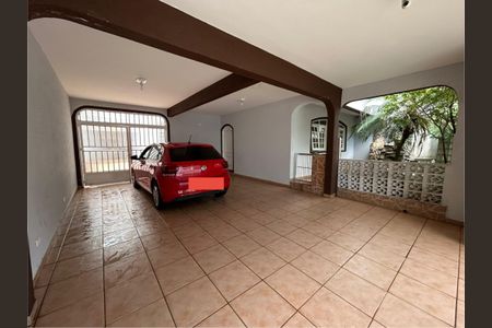 Casa à venda com 299m², 3 quartos e 5 vagas Casa à venda com 299m², 3 quartos e 5 vagasGaragem