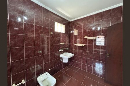 Casa à venda com 299m², 3 quartos e 5 vagas Casa à venda com 299m², 3 quartos e 5 vagasBanheiro da Suíte