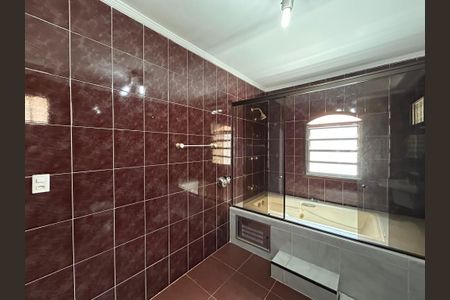 Casa à venda com 299m², 3 quartos e 5 vagas Casa à venda com 299m², 3 quartos e 5 vagasBanheiro da Suíte