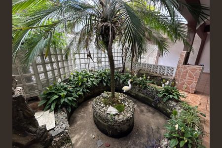 Casa à venda com 299m², 3 quartos e 5 vagas Casa à venda com 299m², 3 quartos e 5 vagasQuintal