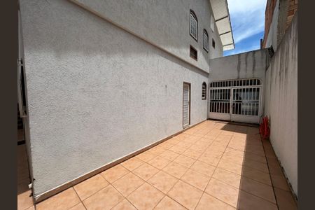 Casa à venda com 299m², 3 quartos e 5 vagas Casa à venda com 299m², 3 quartos e 5 vagasQuintal