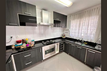 Casa à venda com 212m², 3 quartos e 3 vagas