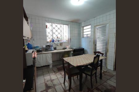 Casa à venda com 200m², 4 quartos e 2 vagas