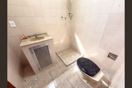 Casa à venda com 180m², 4 quartos e 2 vagasBanheiro 2