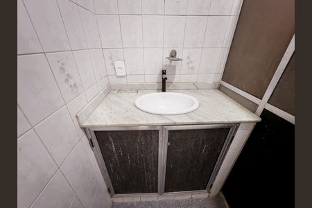 Casa à venda com 180m², 4 quartos e 2 vagasBanheiro 1
