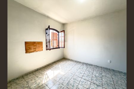 Casa à venda com 180m², 4 quartos e 2 vagasSuíte