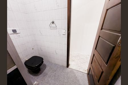 Casa à venda com 180m², 4 quartos e 2 vagasBanheiro 1