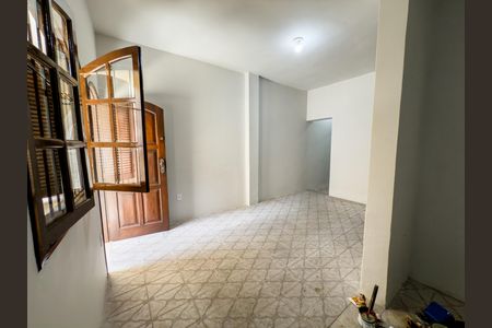 Sala de casa para alugar com 4 quartos, 180m² em Olaria, Rio de Janeiro