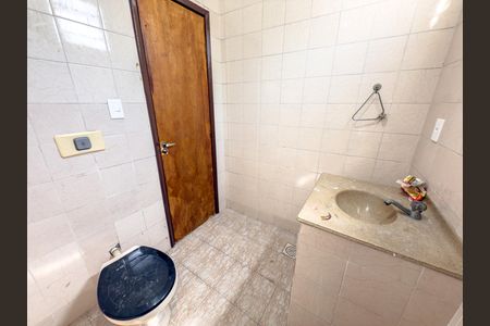 Casa à venda com 180m², 4 quartos e 2 vagasBanheiro 2