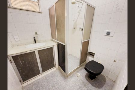 Casa à venda com 180m², 4 quartos e 2 vagasBanheiro 1