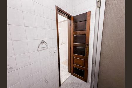 Casa à venda com 180m², 4 quartos e 2 vagasBanheiro 1