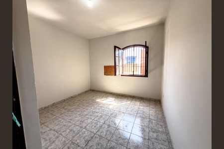 Casa à venda com 180m², 4 quartos e 2 vagasSuíte