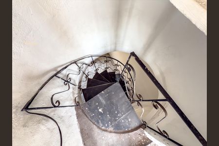 Casa à venda com 180m², 4 quartos e 2 vagasEscada