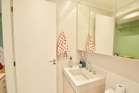 Apartamento à venda com 148m², 3 quartos e 4 vagasBanheiro da Suíte 1