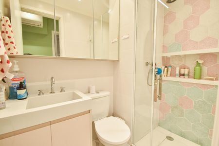 Apartamento à venda com 148m², 3 quartos e 4 vagasBanheiro da Suíte 1