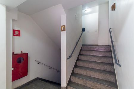 Apartamento para alugar com 54m², 2 quartos e 1 vagaEscada