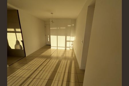 Sala de apartamento para alugar com 2 quartos, 62m² em Recreio dos Bandeirantes, Rio de Janeiro