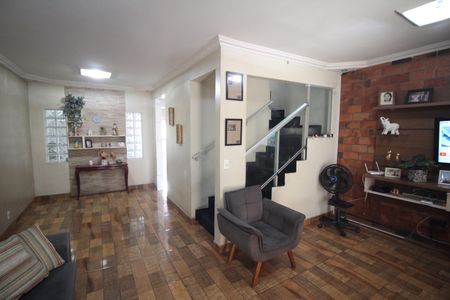 Sala de casa à venda com 4 quartos, 150m² em Teixeira Dias, Belo Horizonte