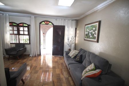 Sala de casa à venda com 4 quartos, 150m² em Teixeira Dias, Belo Horizonte