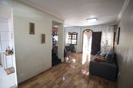 Casa à venda com 150m², 4 quartos e 3 vagasSala