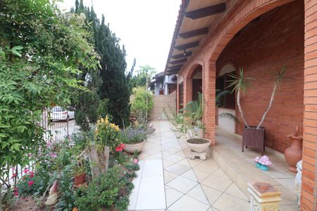 Casa para alugar com 300m², 5 quartos e 4 vagasÁrea externa