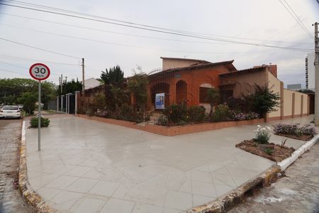 Casa para alugar com 300m², 5 quartos e 4 vagasFachada