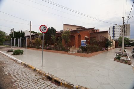 Casa para alugar com 300m², 5 quartos e 4 vagasFachada