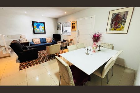 Sala de casa de condomínio para alugar com 5 quartos, 196m² em Vargem Pequena, Rio de Janeiro