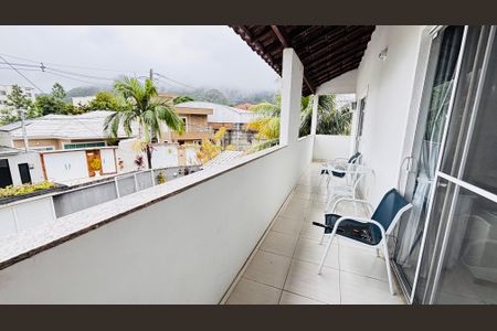 Casa de condomínio para alugar com 196m², 5 quartos e 8 vagas Casa de condomínio para alugar com 196m², 5 quartos e 8 vagasVaranda do Quarto 2