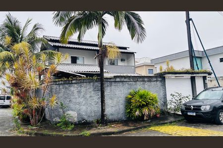 Casa de condomínio para alugar com 196m², 5 quartos e 8 vagas Casa de condomínio para alugar com 196m², 5 quartos e 8 vagasFachada