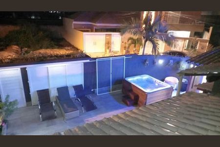 Casa de condomínio para alugar com 196m², 5 quartos e 8 vagas Casa de condomínio para alugar com 196m², 5 quartos e 8 vagasQuintal