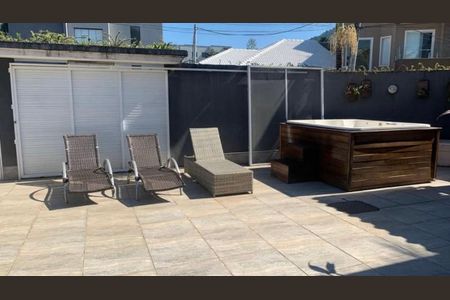 Casa de condomínio para alugar com 196m², 5 quartos e 8 vagas Casa de condomínio para alugar com 196m², 5 quartos e 8 vagasQuintal