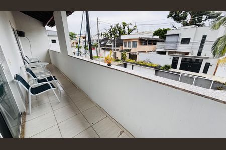 Casa de condomínio para alugar com 196m², 5 quartos e 8 vagas Casa de condomínio para alugar com 196m², 5 quartos e 8 vagasVaranda do Quarto 2