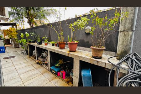 Casa de condomínio para alugar com 196m², 5 quartos e 8 vagas Casa de condomínio para alugar com 196m², 5 quartos e 8 vagasQuintal