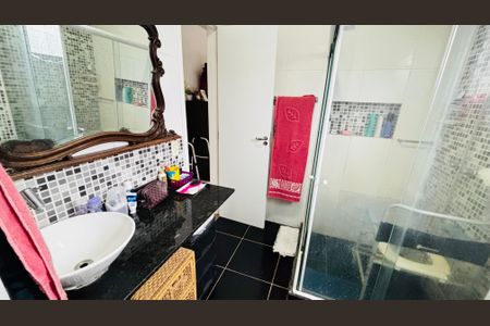 Casa de condomínio para alugar com 196m², 5 quartos e 8 vagas Casa de condomínio para alugar com 196m², 5 quartos e 8 vagasBanheiro da Suíte