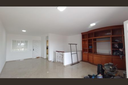 Casa de condomínio à venda com 241m², 4 quartos e 3 vagas Casa de condomínio à venda com 241m², 4 quartos e 3 vagasSala